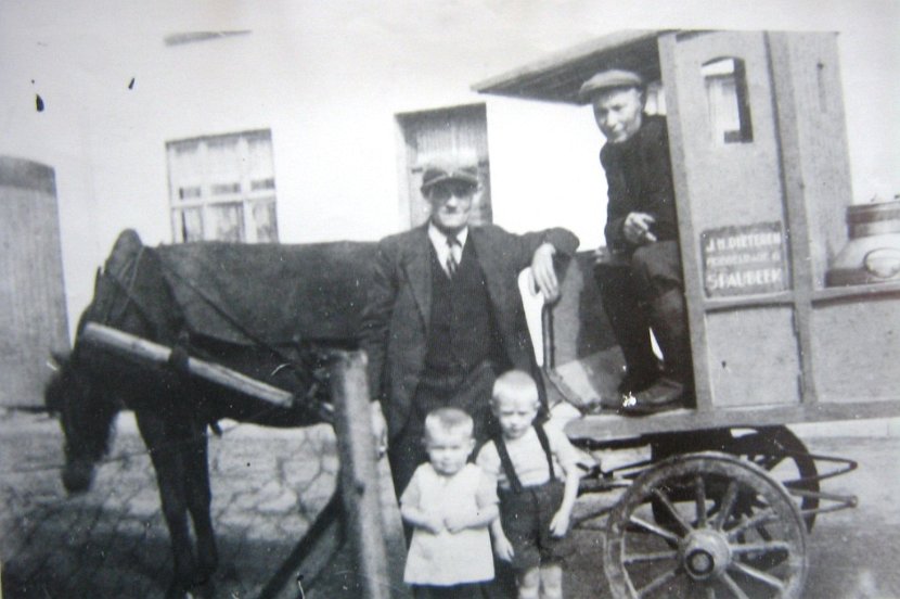 027- Melkboer Hub Dieteren en Harrie Offermans1950